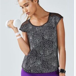 Fabletics Black and White Graphic Cap Sleeve Top with Mesh lining